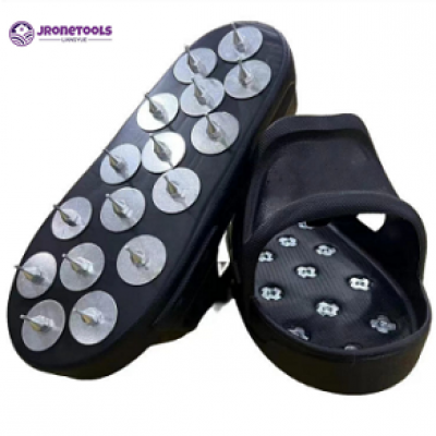 Spiked shoes for concrete self levelling